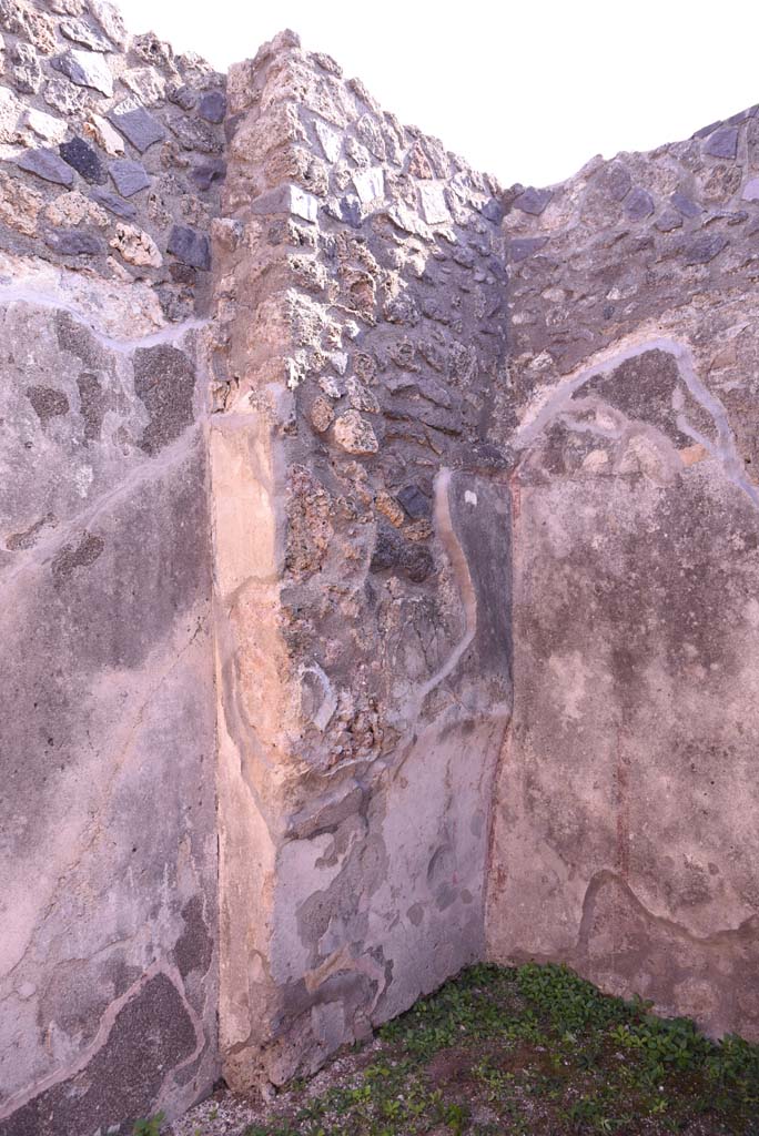 I.4.22 Pompeii. October 2019. Room �i�, south-east corner, with recess for bed.
Foto Tobias Busen, ERC Grant 681269 D�COR.
