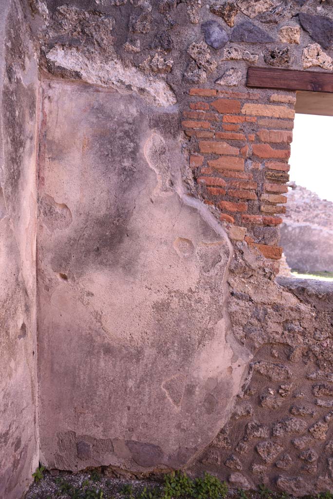 I.4.22 Pompeii. October 2019. Room �i�, looking towards west wall in south-west corner.
Foto Tobias Busen, ERC Grant 681269 D�COR.
