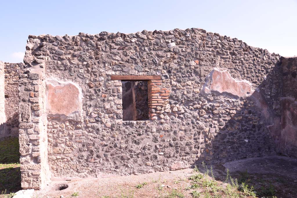 I.4.22 Pompeii. October 2019. Room �k/l�, courtyard, looking towards east wall.
Foto Tobias Busen, ERC Grant 681269 D�COR.

