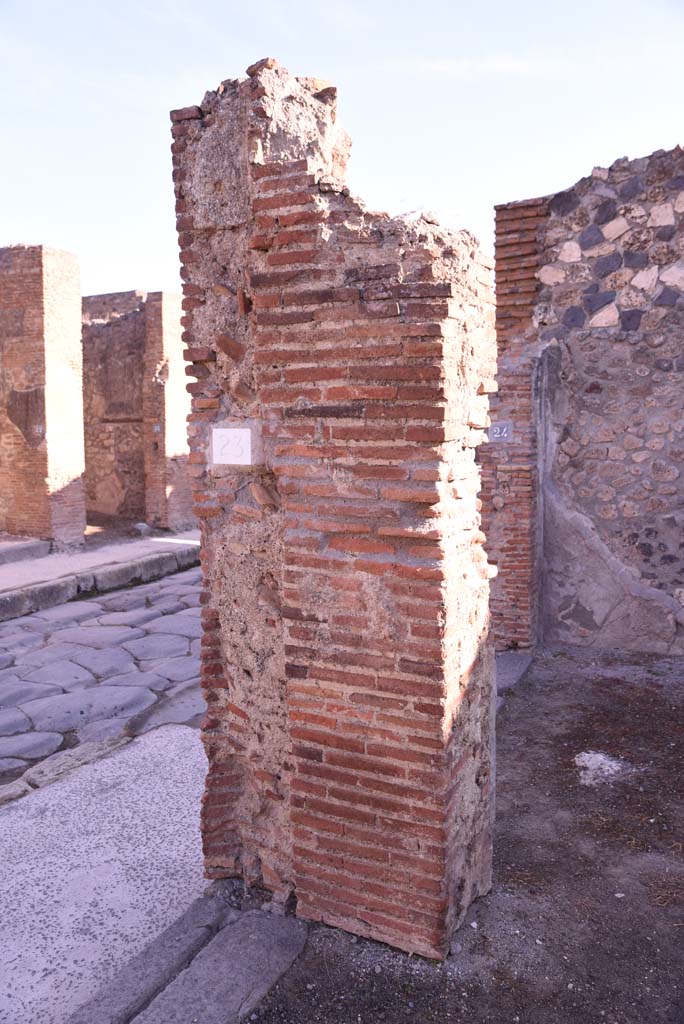 I.4.23 Pompeii. October 2019. Looking towards east side of entrance doorway.
Foto Tobias Busen, ERC Grant 681269 D�COR.
