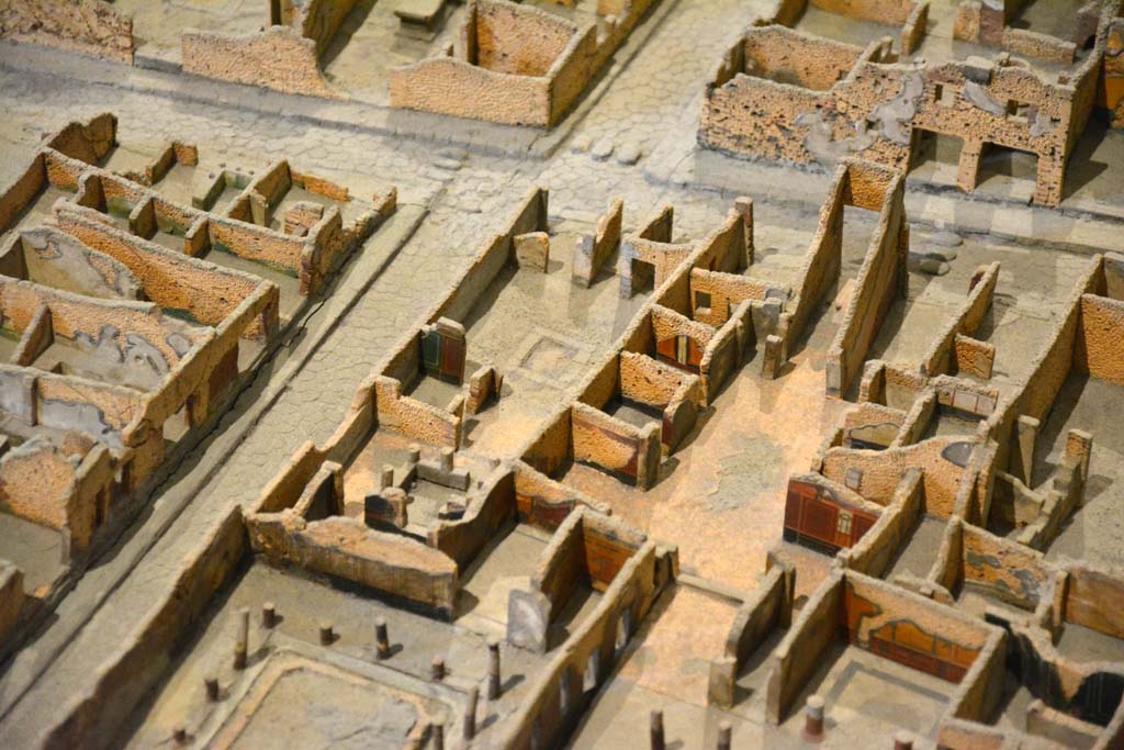 I.4.25/I.4.5 Pompeii. May 2019. Detail from model in Naples Archaeological Museum.
Looking west from near tablinum 14, and Corridor 15, lower centre, towards atrium 6 and entrance doorway of I.4.5, upper right.
Foto Tobias Busen, ERC Grant 681269 D�COR.

