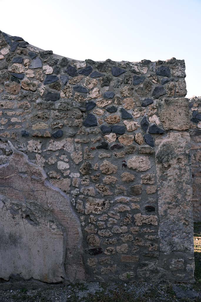 I.4.25/I.4.5 Pompeii. October 2019. Entrance corridor/fauces 3, looking towards east end of north wall. 
Foto Tobias Busen, ERC Grant 681269 D�COR.
