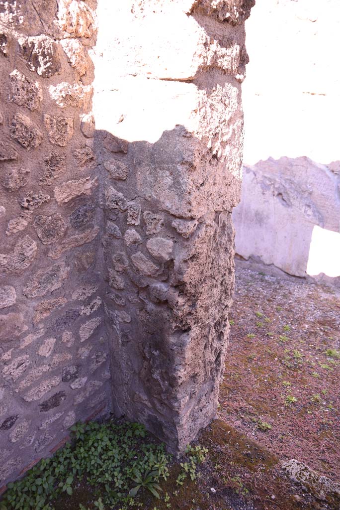 I.4.25/I.4.5 Pompeii. October 2019. Small room 5, detail from north-west corner. 
Foto Tobias Busen, ERC Grant 681269 D�COR.

