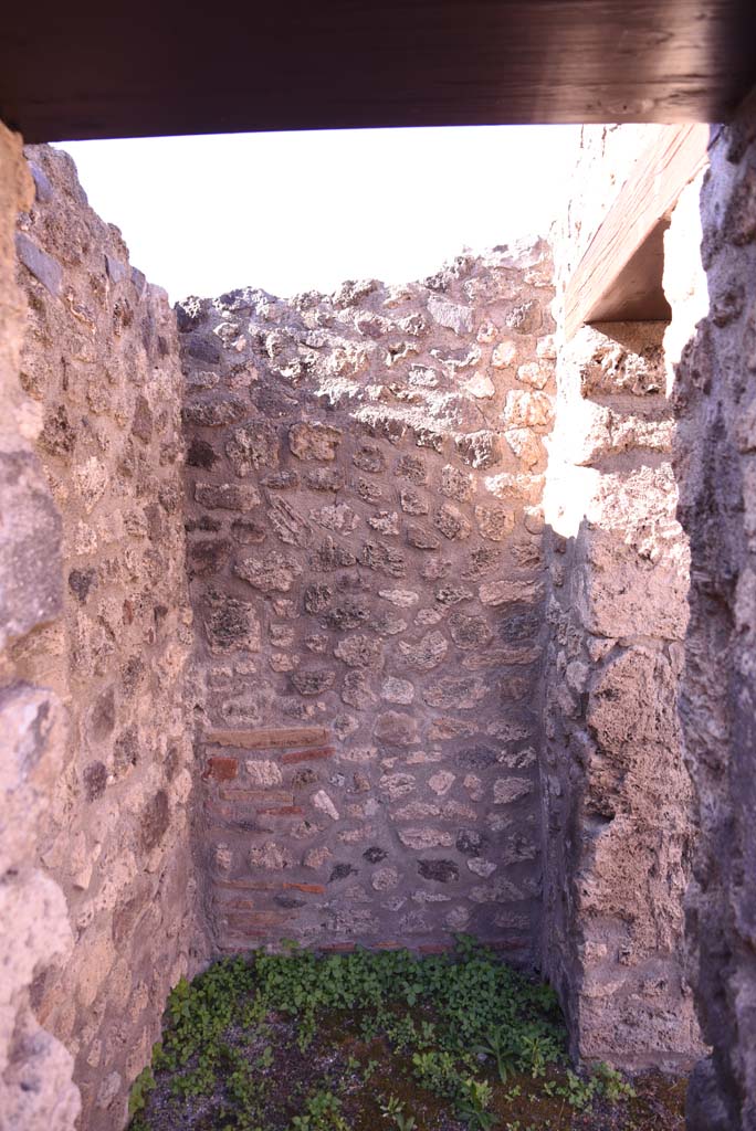 I.4.25/I.4.5 Pompeii. October 2019. 
Small room 5, looking west from entrance in south-west corner of atrium 6, with other doorway from fauces, on right. 
Foto Tobias Busen, ERC Grant 681269 D�COR.
