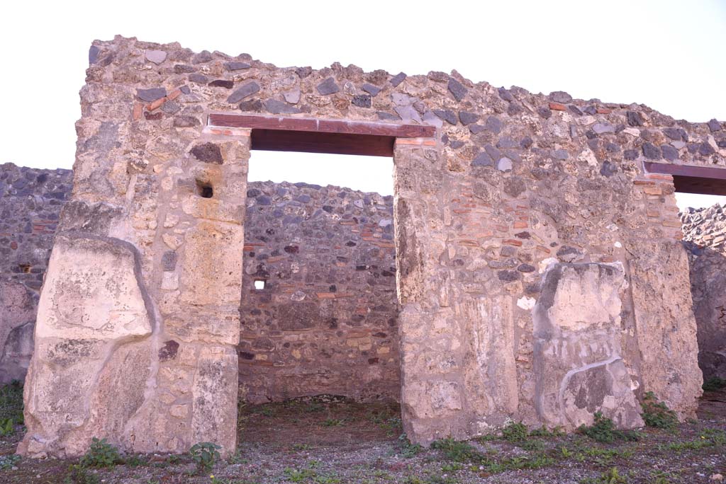 I.4.25/I.4.5 Pompeii. October 2019. Doorway to room 8, on south side of atrium 6.
Foto Tobias Busen, ERC Grant 681269 D�COR.
