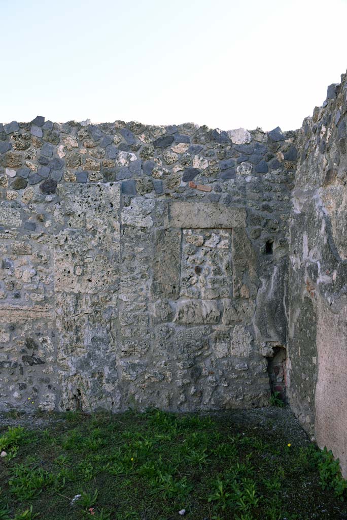 I.4.25/1.4.5 Pompeii. October 2019. South ala 12, east wall in south-east corner.
Foto Tobias Busen, ERC Grant 681269 DÉCOR.
