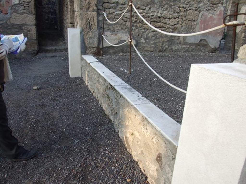 I.4.25 Pompeii. December 2007. Atrium 6, floor of I.4.5 showing the difference in level to the tablinum, room 14.
Portrait bronze busts of a man and woman, presumed to be of the owners, were found in the atrium.
It is likely the two were a pair, placed on herms on either side of the entrance to the tablinum, in the same place as the reproduction white plinths.
Both are now in the Naples Archaeological Museum. Inventory number (Man) 4989 and (Woman) 4990