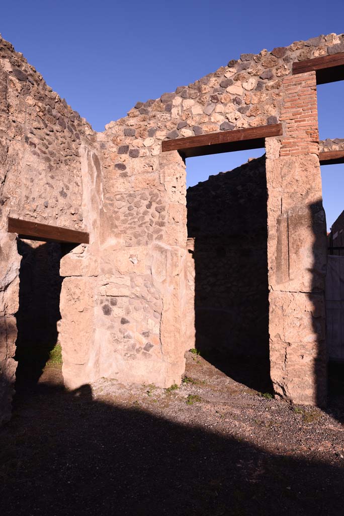 I.4.25 Pompeii. October 2019. Doorway to room 48, on west side of entrance corridor.
Foto Tobias Busen, ERC Grant 681269 D�COR.

