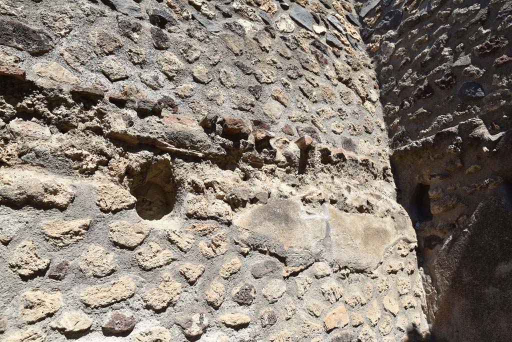 I.4.25 Pompeii. September 2020. Room 48, detail from east end of north wall.
Foto Tobias Busen, ERC Grant 681269 D�COR

