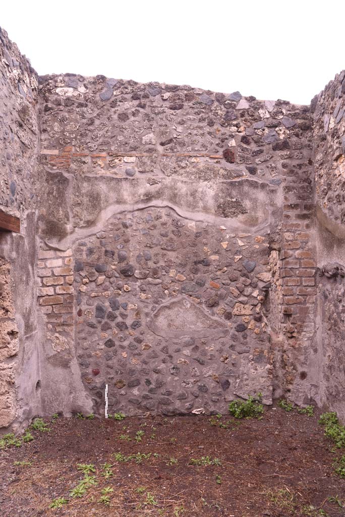 I.4.25 Pompeii. September 2019. Room 49, south wall, with doorway to atrium, on left.
Foto Tobias Busen, ERC Grant 681269 D�COR
