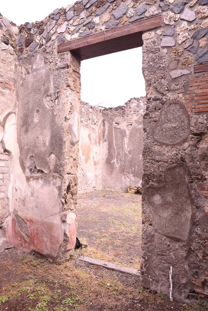 I.4.25 Pompeii. September 2019. Room 50, east wall with doorway to atrium 47.
Foto Tobias Busen, ERC Grant 681269 D�COR

