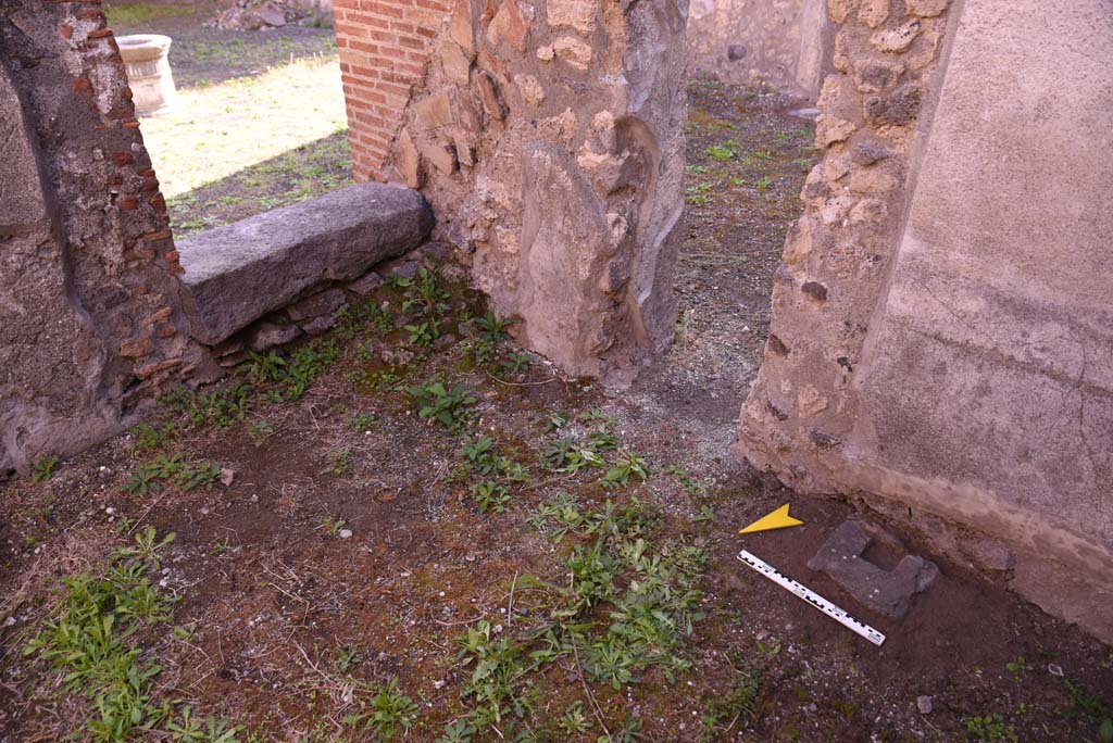 I.4.25 Pompeii. October 2019. 
Room 50, looking towards south-east corner, with rear of steps, on left, and doorway to room 51, on right.
Foto Tobias Busen, ERC Grant 681269 D�COR
