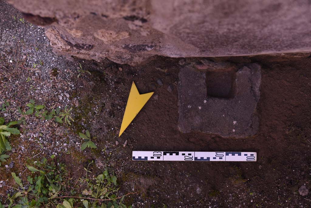 I.4.25 Pompeii. October 2019. Room 50, door frame support/pivot found near south wall.
Foto Tobias Busen, ERC Grant 681269 D�COR

