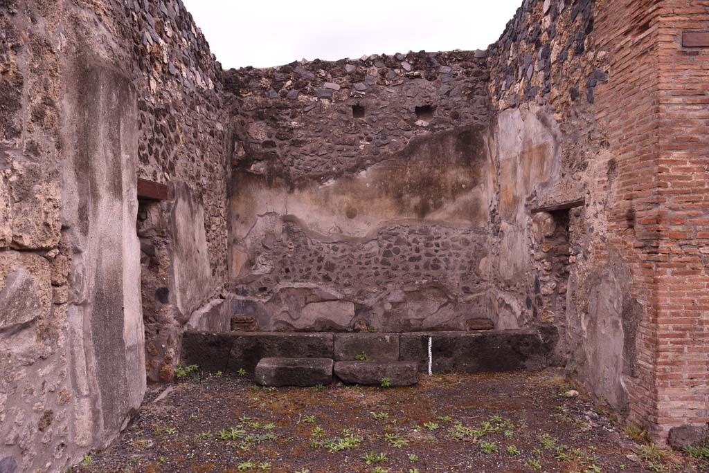I.4.25 Pompeii. September 2019. Room 51, west ala, with doorway to room 52, on left, and to room 50, on right. 
Foto Tobias Busen, ERC Grant 681269 D�COR.
