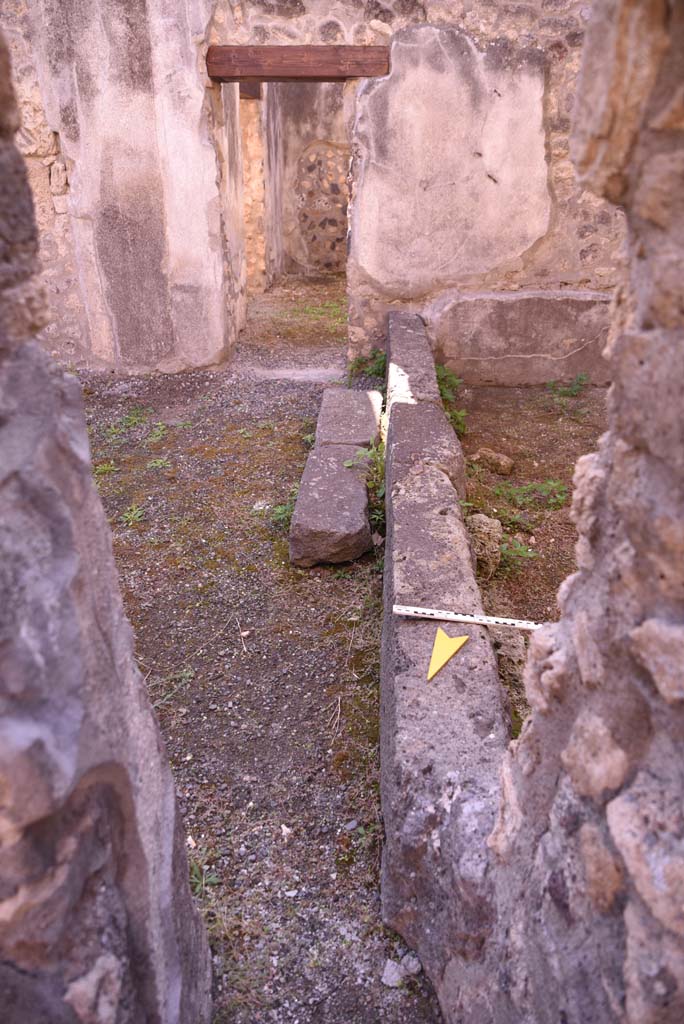 I.4.25 Pompeii. October 2019. 
Room 51, looking south from doorway in room 50, towards doorway into room 52.
Foto Tobias Busen, ERC Grant 681269 D�COR
