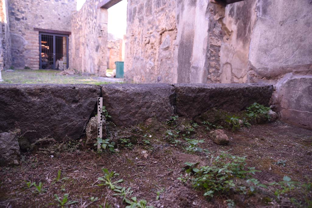 I.4.25 Pompeii. October 2019. Room 51, looking east along front wall towards south end.   
Foto Tobias Busen, ERC Grant 681269 D�COR
