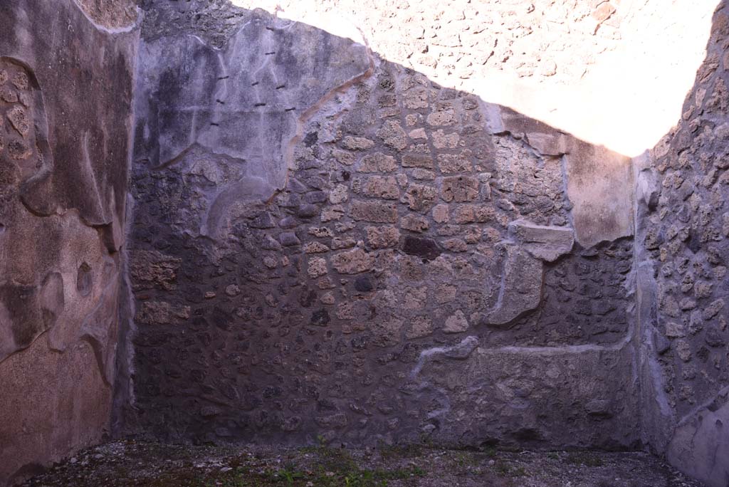 I.4.25 Pompeii. October 2019. Room 52, south-west corner, west wall, and north-west corner.
Foto Tobias Busen, ERC Grant 681269 D�COR.
