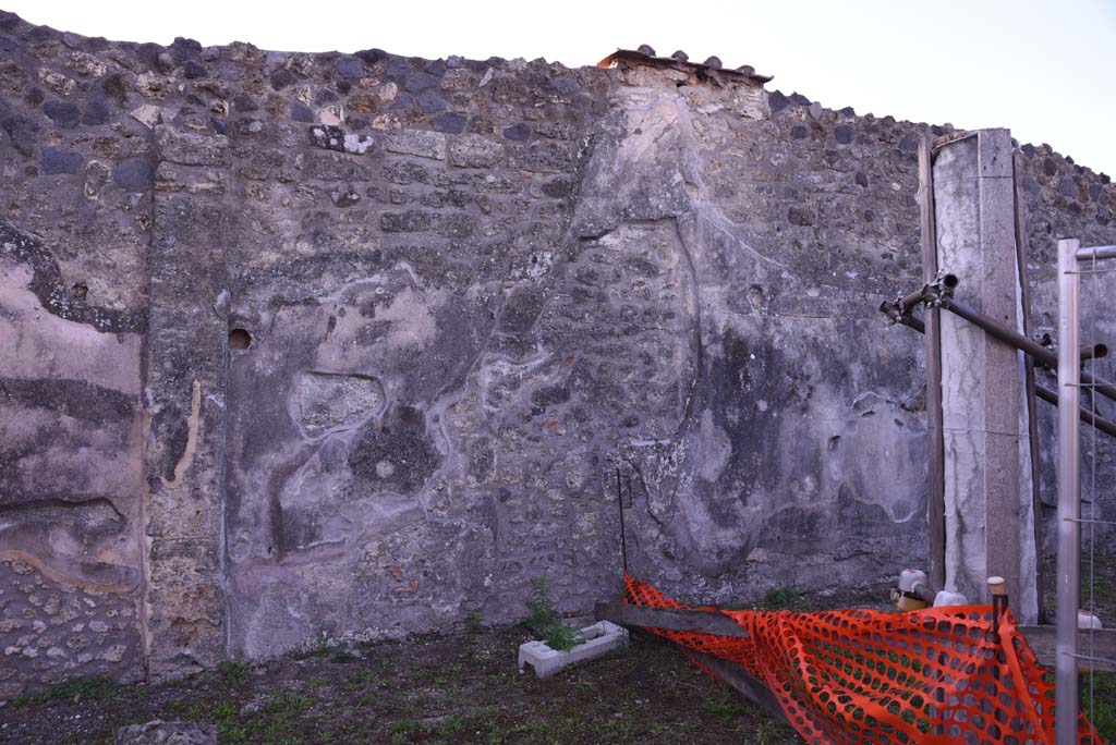 I.4.25 Pompeii. October 2019. Lower Peristyle 32, south wall in south-east corner.
Foto Tobias Busen, ERC Grant 681269 D�COR.
