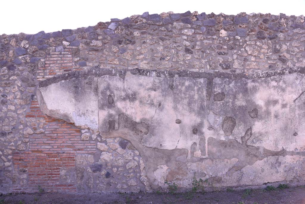 I.4.25 Pompeii. October 2019. Lower Peristyle 32, continuation of west wall from south-west corner.
Foto Tobias Busen, ERC Grant 681269 D�COR.
