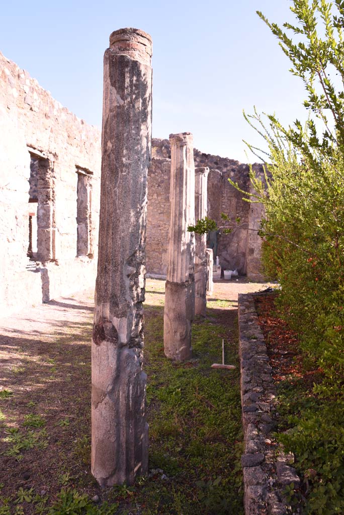 I.4.25 Pompeii. October 2019. Lower Peristyle 32, looking east along north portico.
Foto Tobias Busen, ERC Grant 681269 D�COR.
