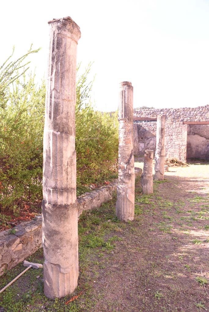 I.4.25 Pompeii. October 2019. Lower Peristyle 32, looking west along north portico.
Foto Tobias Busen, ERC Grant 681269 D�COR.
