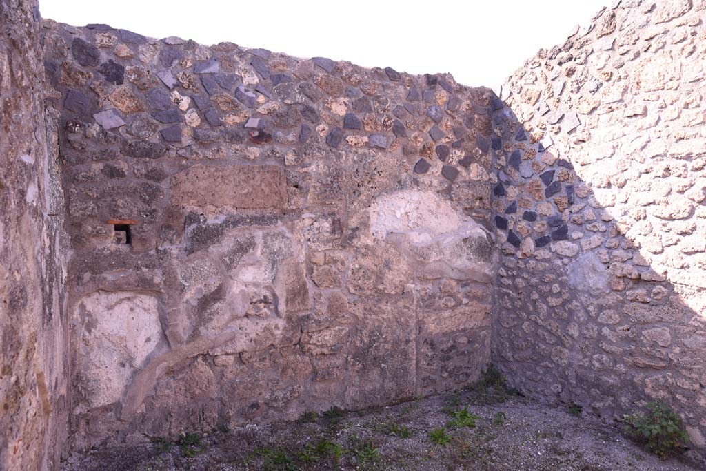 I.4.25 Pompeii. October 2019. Room 37, looking towards west wall and north-west corner.
Foto Tobias Busen, ERC Grant 681269 D�COR.
