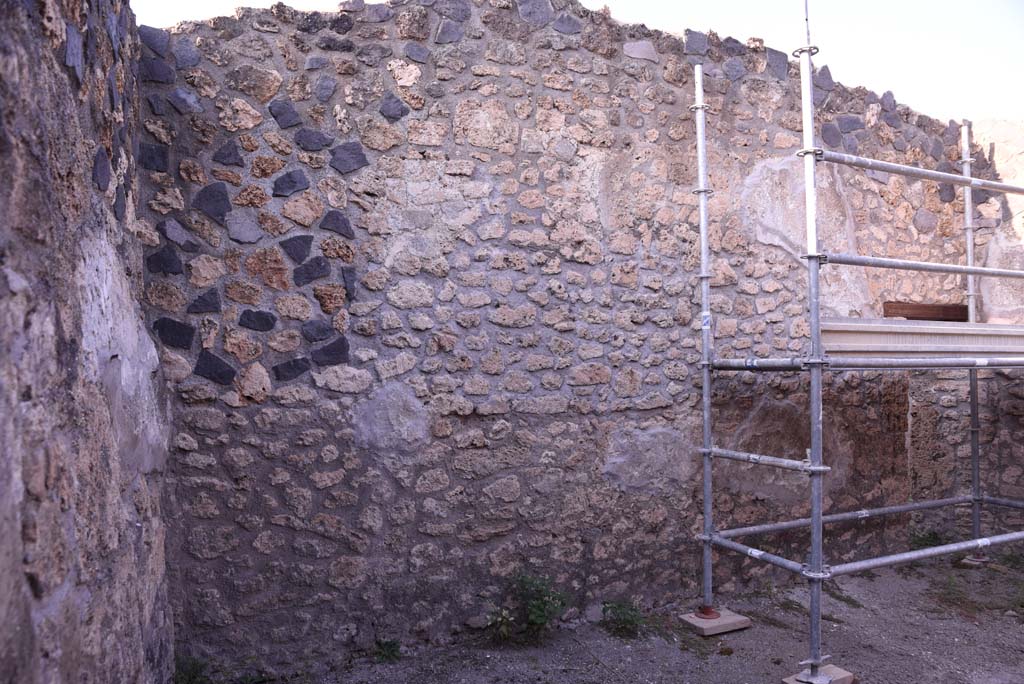 I.4.25 Pompeii. October 2019. Room 37, looking towards north wall, with doorway to cubiculum 36, at east end, on right.
Foto Tobias Busen, ERC Grant 681269 D�COR.
