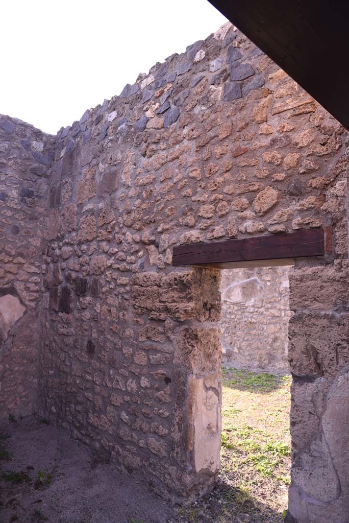 I.4.25 Pompeii. October 2019.   
Room 36, north wall in cubiculum, with doorway to tablinum 14.
Foto Tobias Busen, ERC Grant 681269 D�COR.
