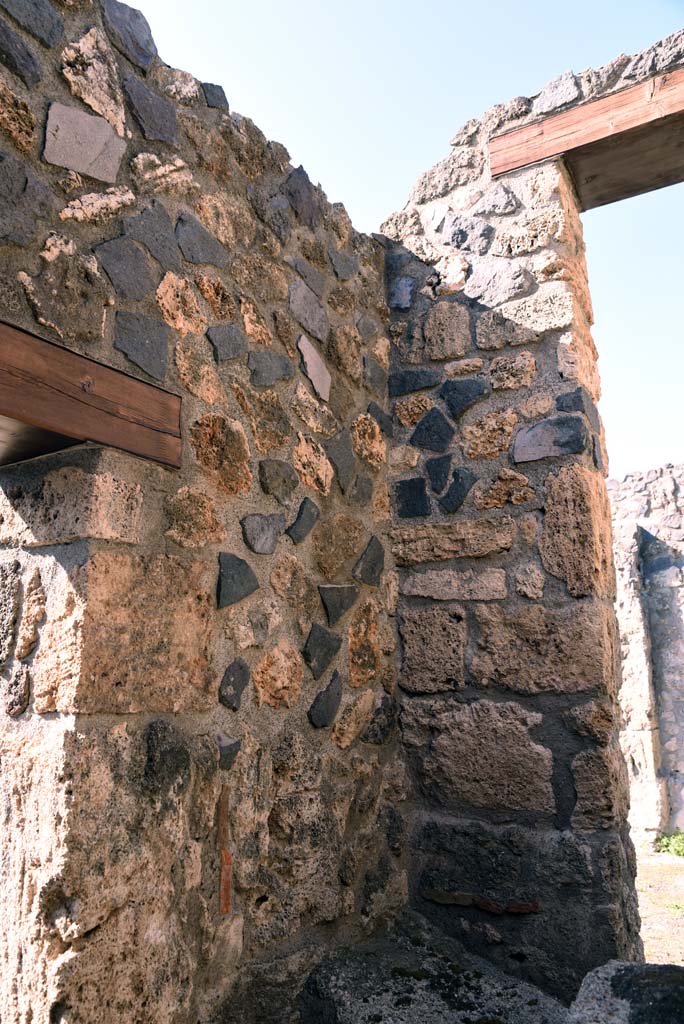I.4.25/1.4.5 Pompeii. October 2019. Room 16, looking towards north-west corner.
Foto Tobias Busen, ERC Grant 681269 DÉCOR.
