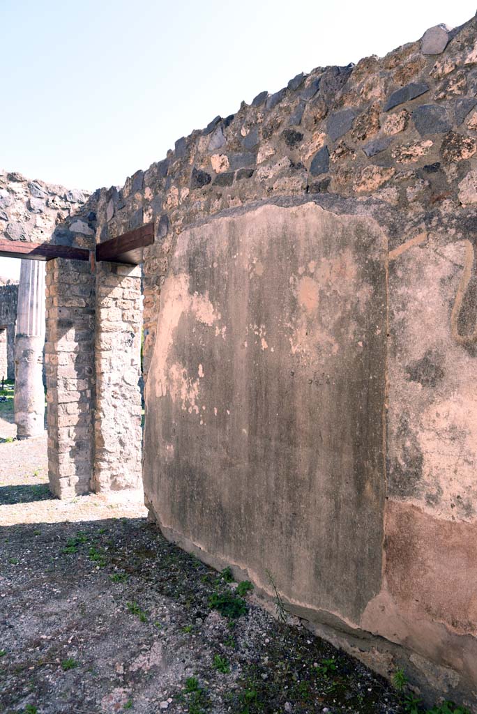 I.4.25/1.4.5 Pompeii. October 2019. 
Corridor 15, south wall at east end near to doorway to Tablinum 14.
Foto Tobias Busen, ERC Grant 681269 D�COR.
