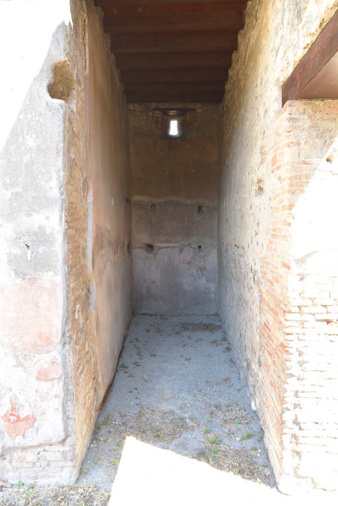 I.4.25 Pompeii. September 2020. 
Doorway to room 24, storeroom in south-east corner of room 21.   
Foto Tobias Busen, ERC Grant 681269 D�COR.

