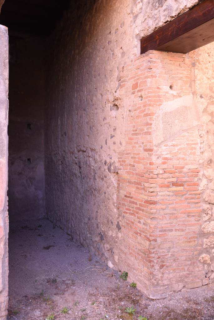I.4.25 Pompeii. October 2019. 
Room 24, looking east from west end of south wall, with doorway to Corridor 25, on right.
Foto Tobias Busen, ERC Grant 681269 D�COR.

