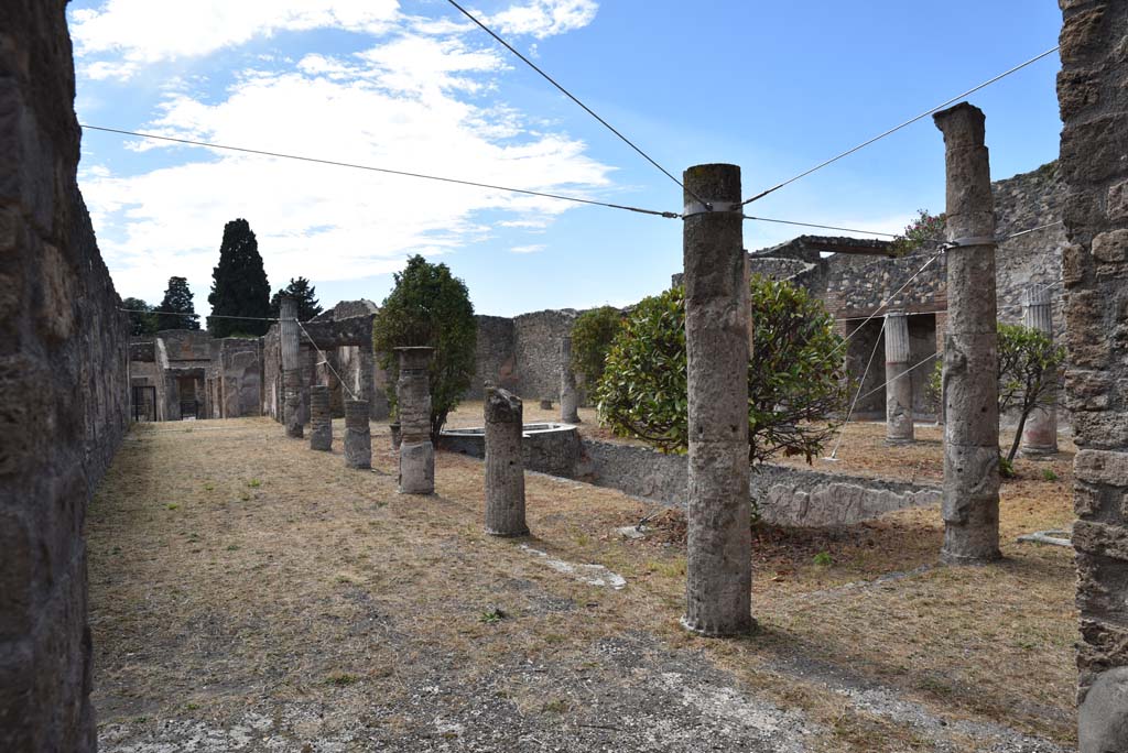 I.4.25 Pompeii. September 2020. Middle Peristyle 17, looking north-west across peristyle garden and pool from south portico. 
Foto Tobias Busen, ERC Grant 681269 DÉCOR

