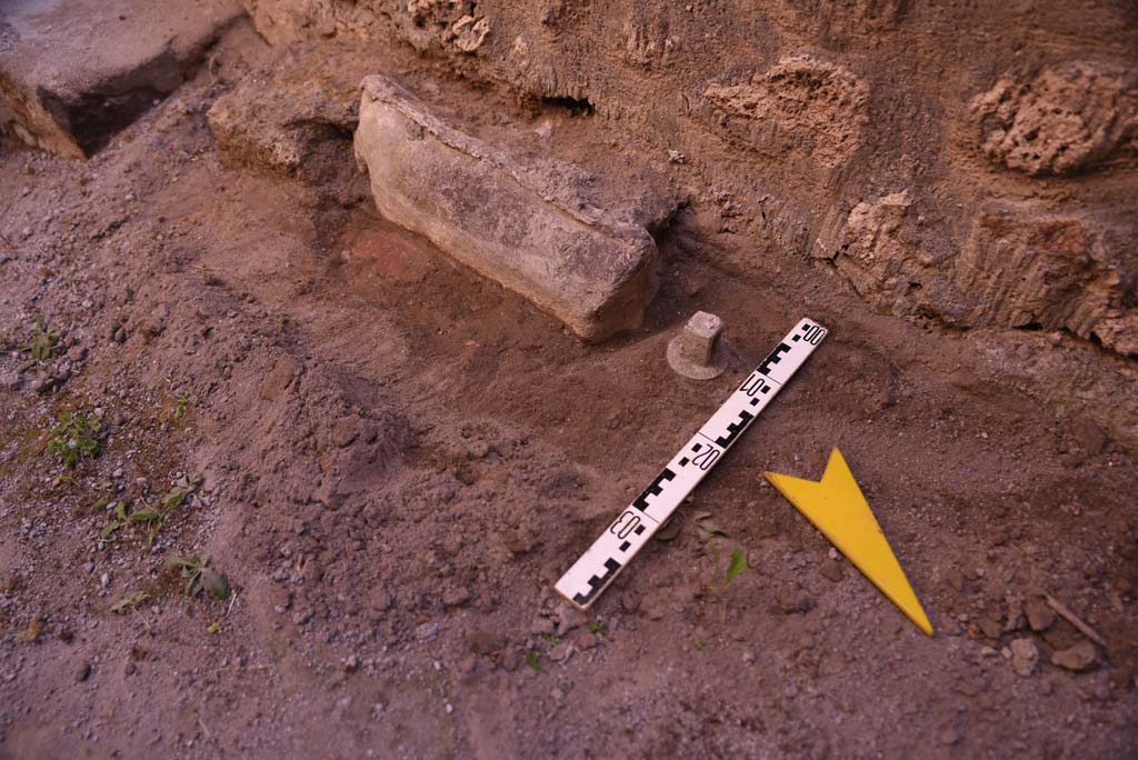 I.4.25/I.4.5 Pompeii. October 2019. 
Corridor 13A, or unnumbered corridor on north side of room 13, detail of lead pipe near west wall.
Foto Tobias Busen, ERC Grant 681269 D�COR.
