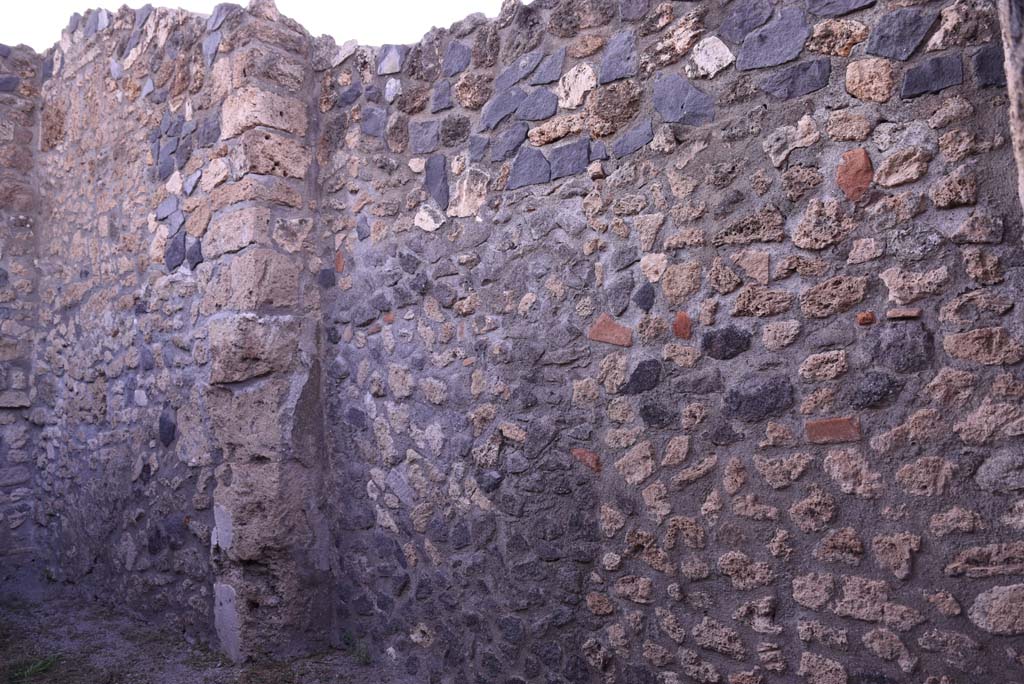 I.4.25/I.4.5 Pompeii. October 2019. Apodyterium 38, north wall, looking west into room 39, on left.
Foto Tobias Busen, ERC Grant 681269 D�COR.
