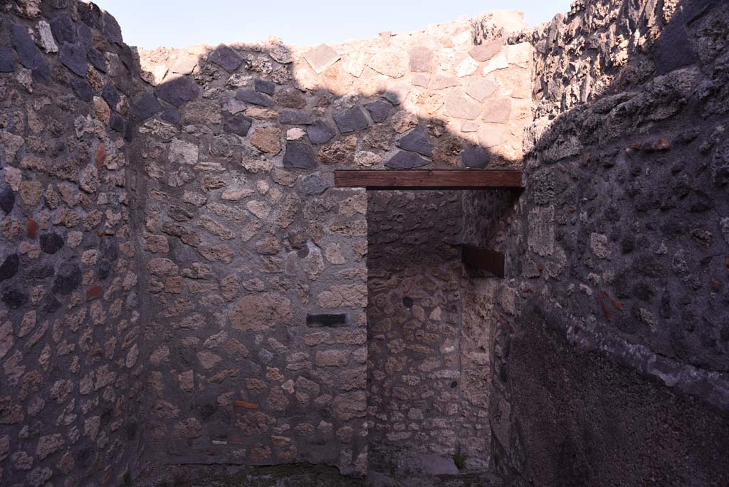 I.4.25/I.4.5 Pompeii. October 2019. 
Apodyterium 38, looking towards east wall, with doorway into Corridor 13A/unnumbered corridor, on right.
Foto Tobias Busen, ERC Grant 681269 D�COR.

