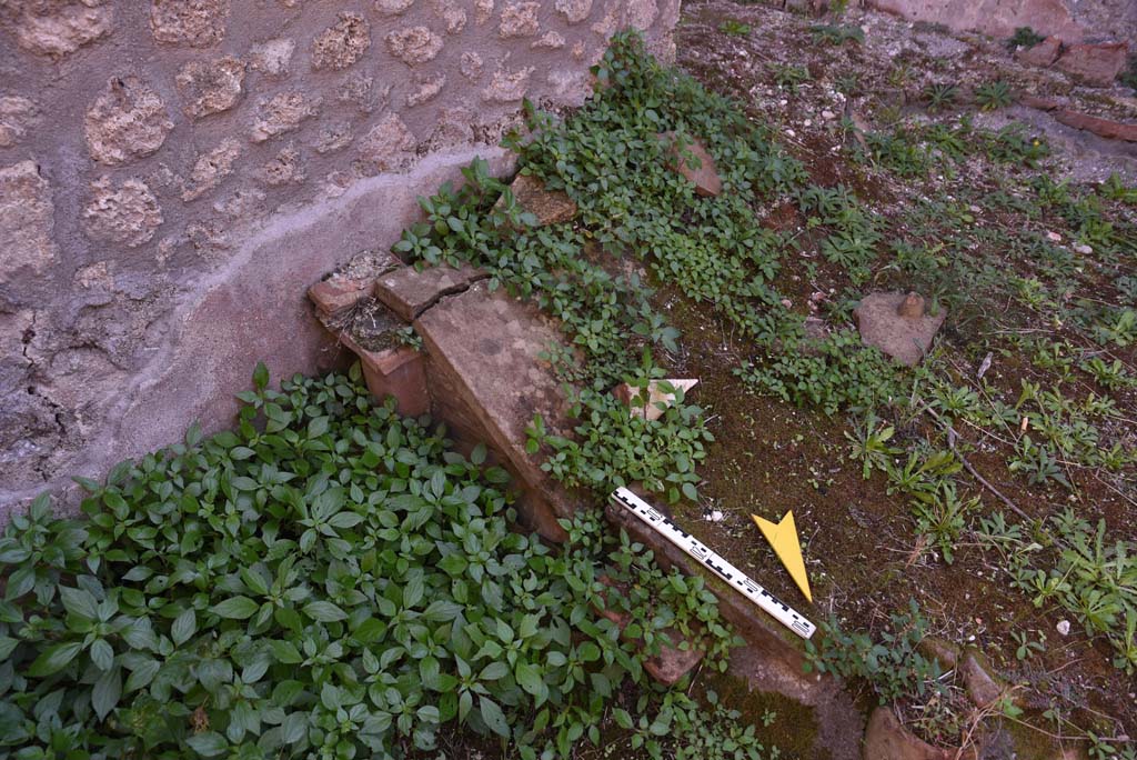 I.4.25/I.4.5 Pompeii. October 2019. Calidarium 41, detail of remaining hypocaust near south wall.
Foto Tobias Busen, ERC Grant 681269 D�COR.
