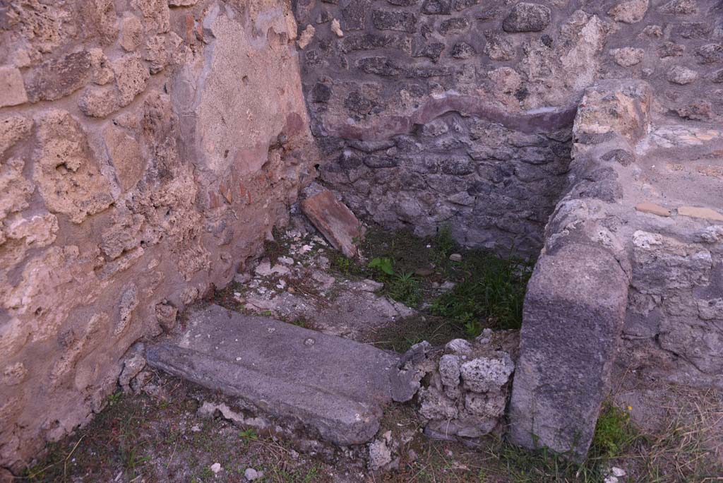 I.4.25/I.4.5 Pompeii. October 2019. Kitchen 42, latrine in north-west corner.
Foto Tobias Busen, ERC Grant 681269 D�COR.

