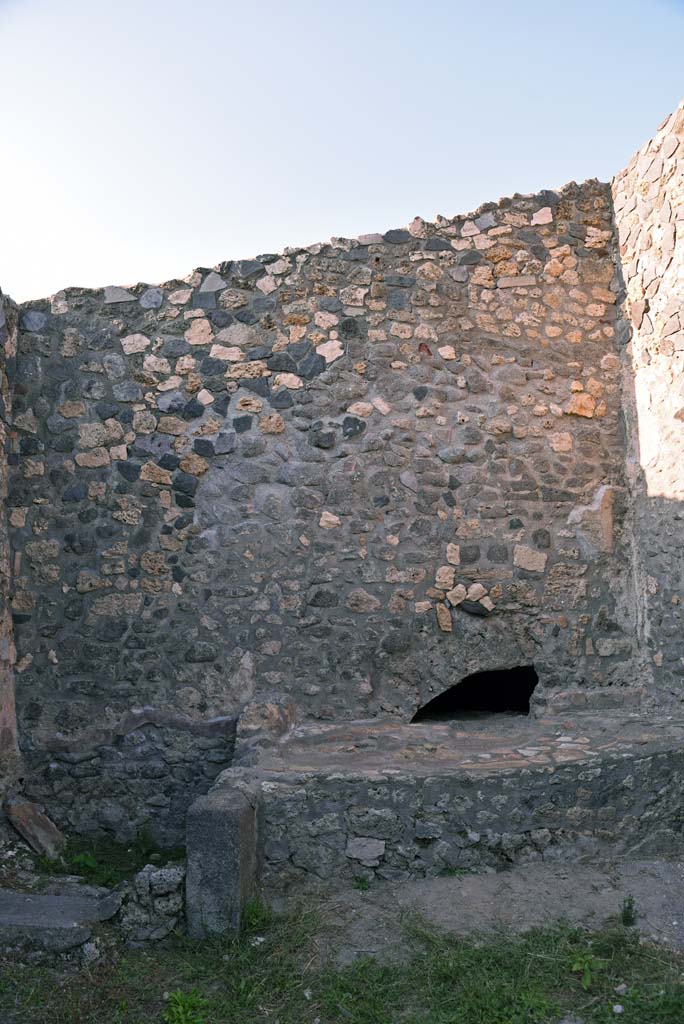 I.4.25/I.4.5 Pompeii. October 2019. 
Kitchen 42, looking towards hearth against north wall, with latrine, on left.
Foto Tobias Busen, ERC Grant 681269 D�COR.
