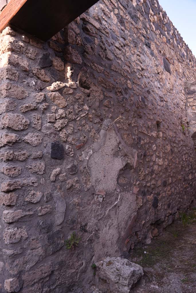 I.4.25/I.4.5 Pompeii. October 2019.  
Unnumbered corridor/room, looking east along north wall. 
Foto Tobias Busen, ERC Grant 681269 D�COR.

