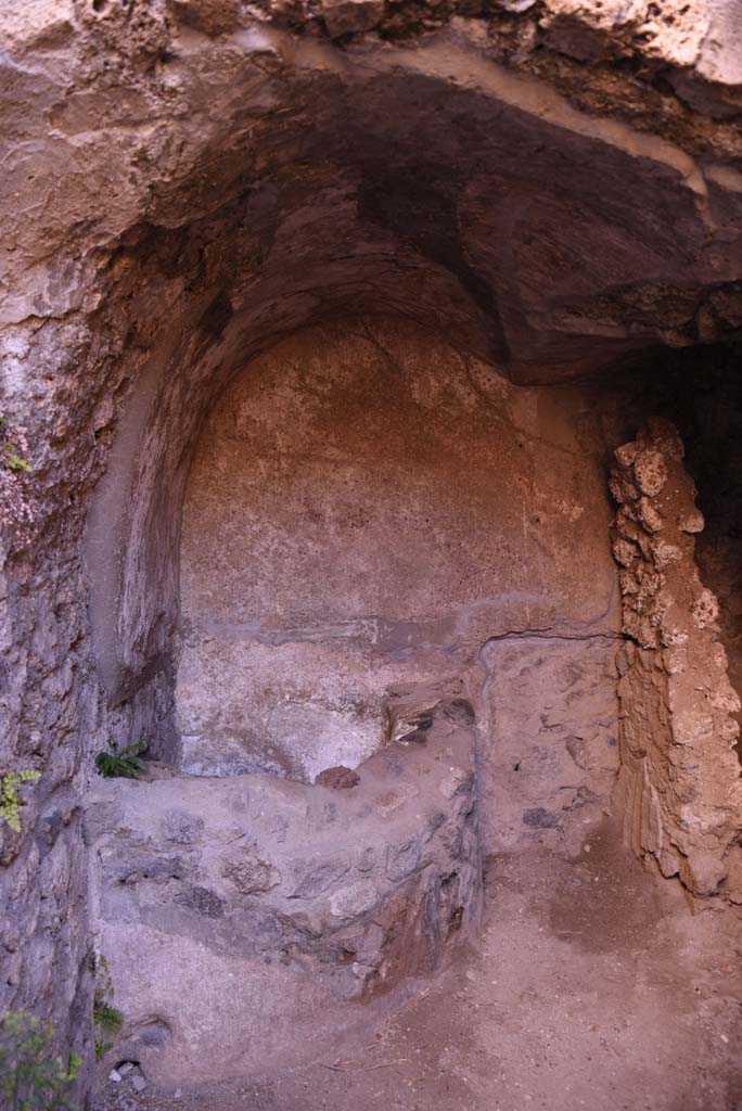 I.4.25/I.4.5 Pompeii. October 2019. 
Unnumbered corridor/room, looking east into vaulted area with basin/vat.
Foto Tobias Busen, ERC Grant 681269 D�COR.
