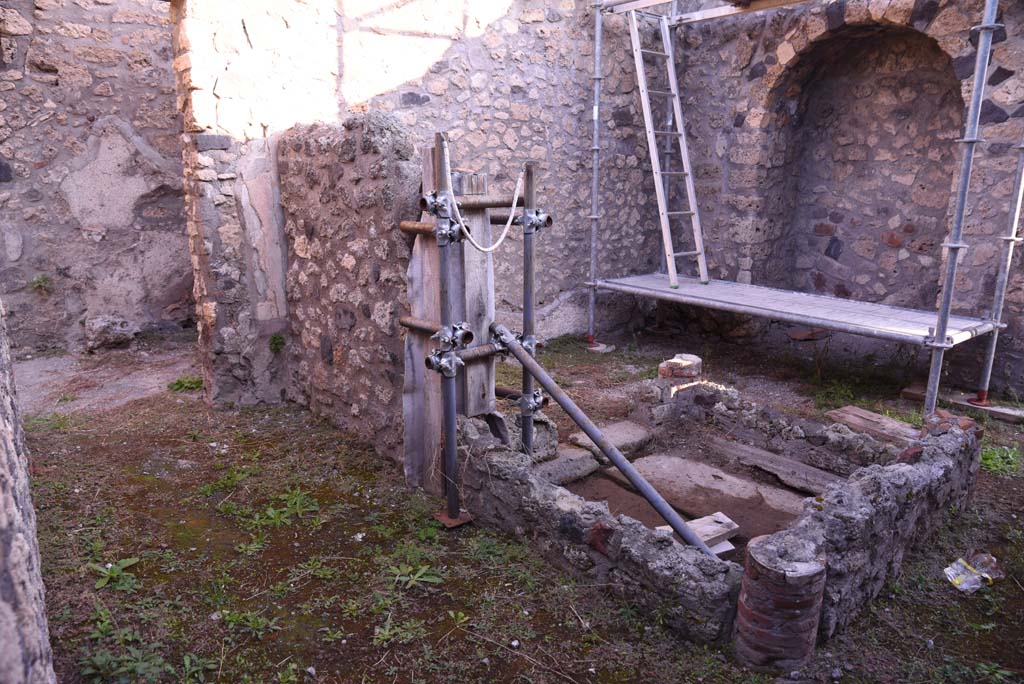 I.4.25/I.4.5 Pompeii. October 2019. Atriolo 43, looking north-east across impluvium.
Foto Tobias Busen, ERC Grant 681269 D�COR.
