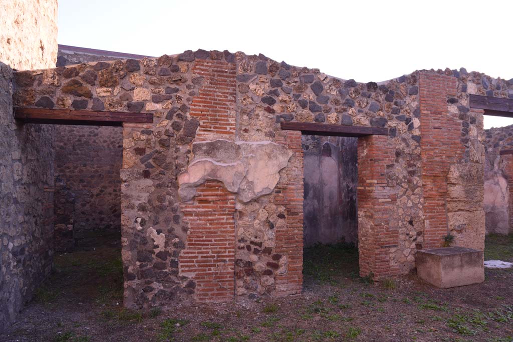 I.4.25 Pompeii. October 2019. Upper peristyle 56, east end, with doorway to room 61, on left.
Foto Tobias Busen, ERC Grant 681269 DÉCOR