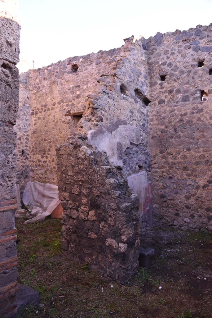I.4.25 Pompeii. October 2019.
Room 61, looking north-east towards doorway to room 62, on left, and into room 63, on right.
Foto Tobias Busen, ERC Grant 681269 DÉCOR.