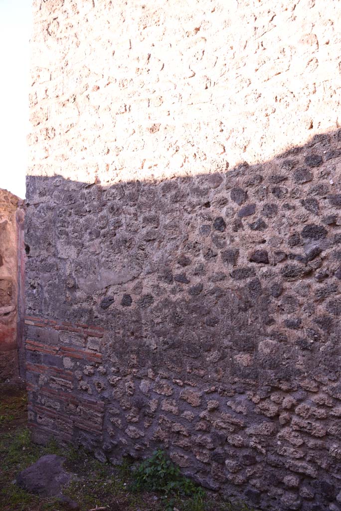 I.4.25 Pompeii. October 2019. Room 62, looking towards west wall, and doorway to room 61, on left.
Foto Tobias Busen, ERC Grant 681269 DÉCOR.