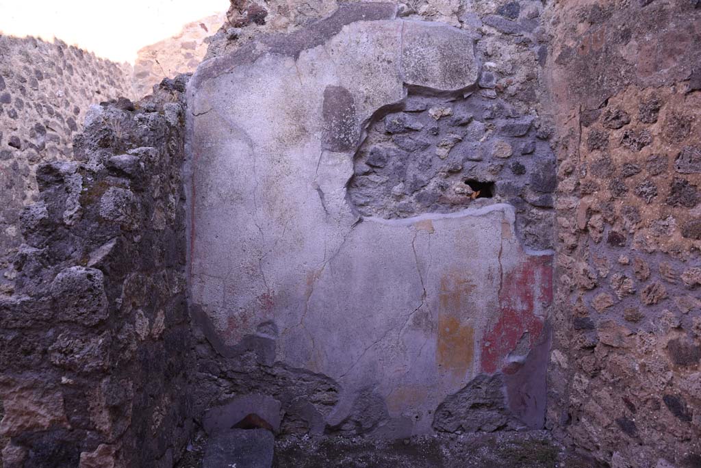 I.4.25 Pompeii. October 2019. Room 63, north-west corner and north wall.
Foto Tobias Busen, ERC Grant 681269 DÉCOR.