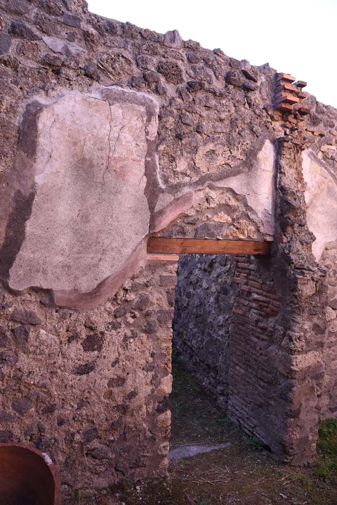 I.4.25 Pompeii. October 2019. Room 63, south wall with doorway into room 64.
Foto Tobias Busen, ERC Grant 681269 DÉCOR.