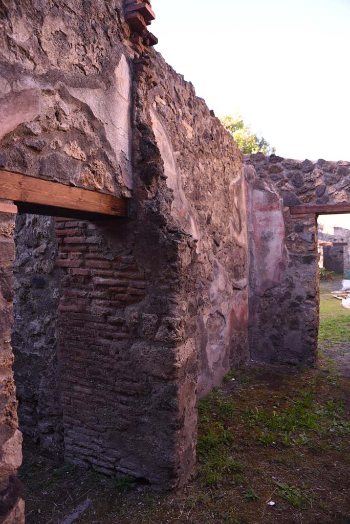 I.4.25 Pompeii. October 2019.
Room 63, looking towards south wall, with doorway to room 64, on left, and to room 61, on right.
Foto Tobias Busen, ERC Grant 681269 DÉCOR.