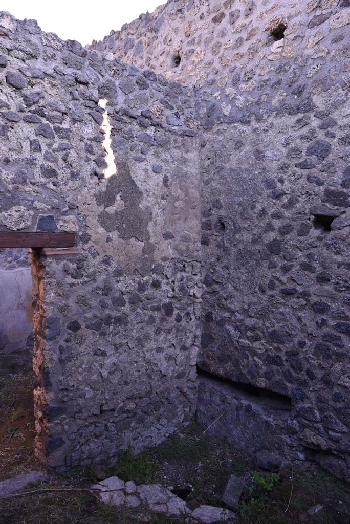 I.4.25 Pompeii. October 2019. Room 64, doorway to room 63 in north wall and north-east corner.
Foto Tobias Busen, ERC Grant 681269 DÉCOR.