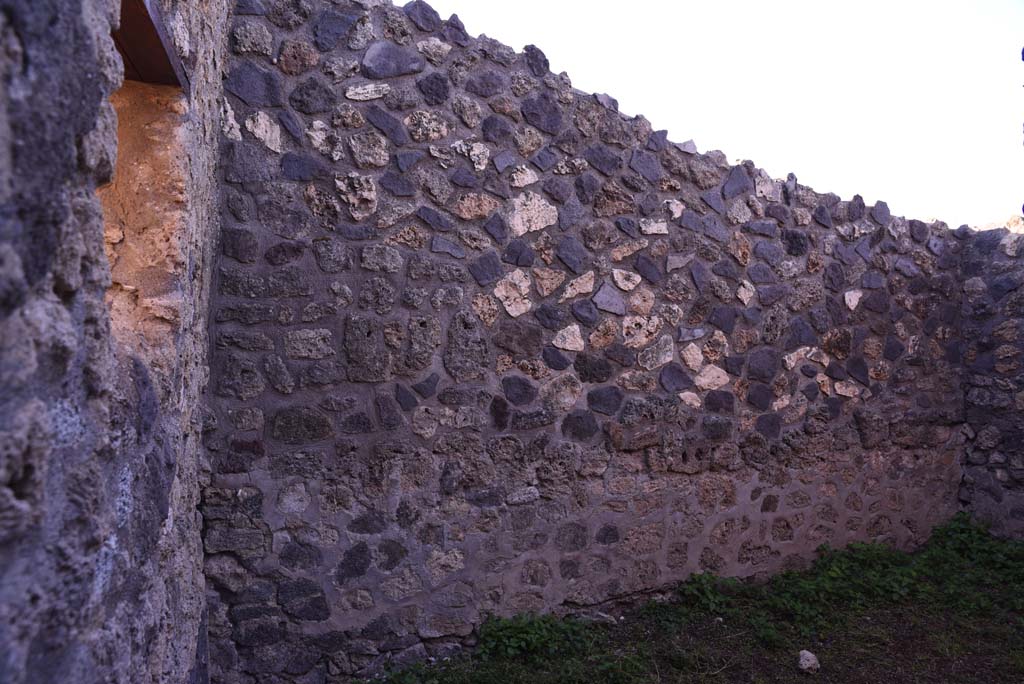 I.4.25 Pompeii. October 2019. Room 64, looking towards south wall in Services Area.
Foto Tobias Busen, ERC Grant 681269 DÉCOR.